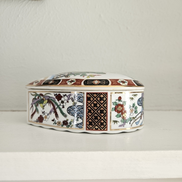 Vintage Japanese Imari Style Heart Shaped Trinket Box - Picture 10 of 11